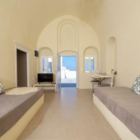 Deltami Santorini Apartment Pyrgos Kallistis Exterior photo